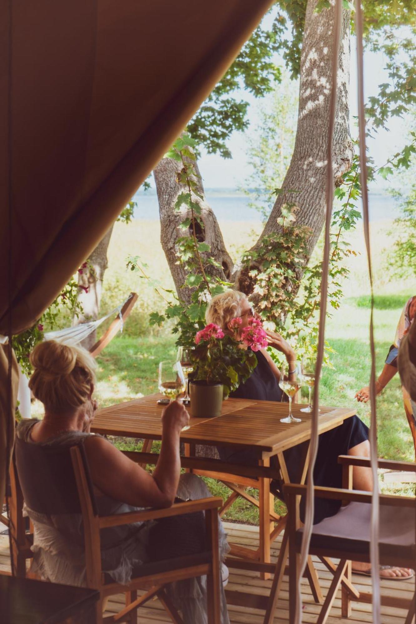 Отель Mia Glamping Orissaare Экстерьер фото
